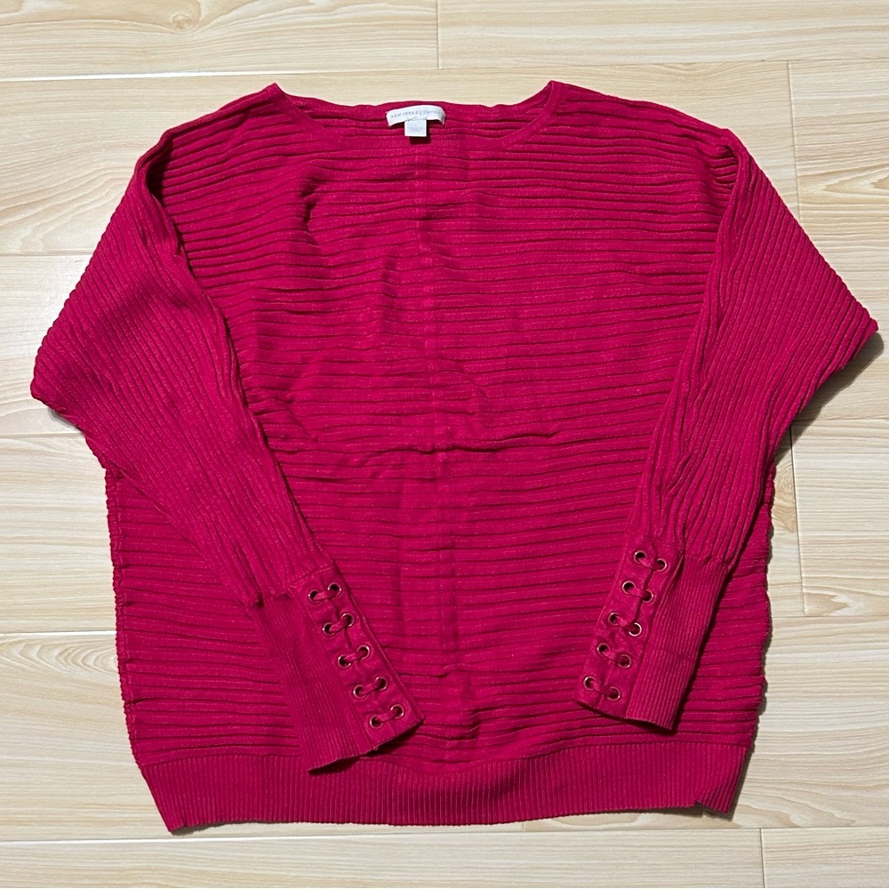 The New York Pink Ribbed Sweater with Lace-Up details on Sleeves Women’s size L